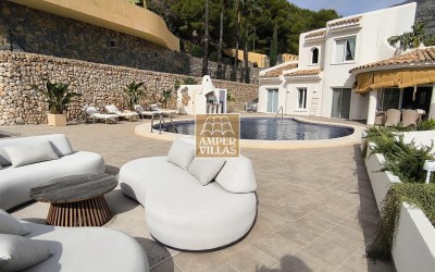 Fantastic villa with panoramic sea views.